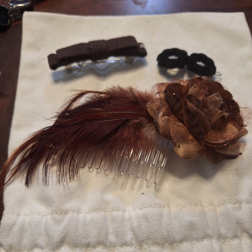Brown Floral Hair Comb with Feathers